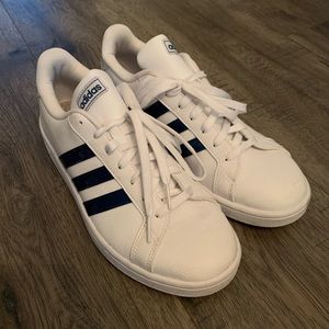 Women’s Adidas Sneakers Shoes White Sz 10 Cloudfoam